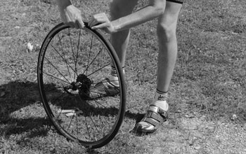 Fahrradschlauch, Biker montiert Rad